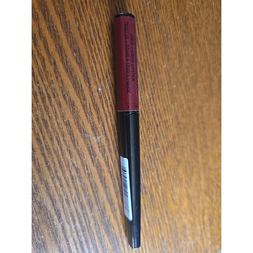 Rimmel Lip Art Graphic‎ Liner + Liquid Lipstick - 810 Be Free